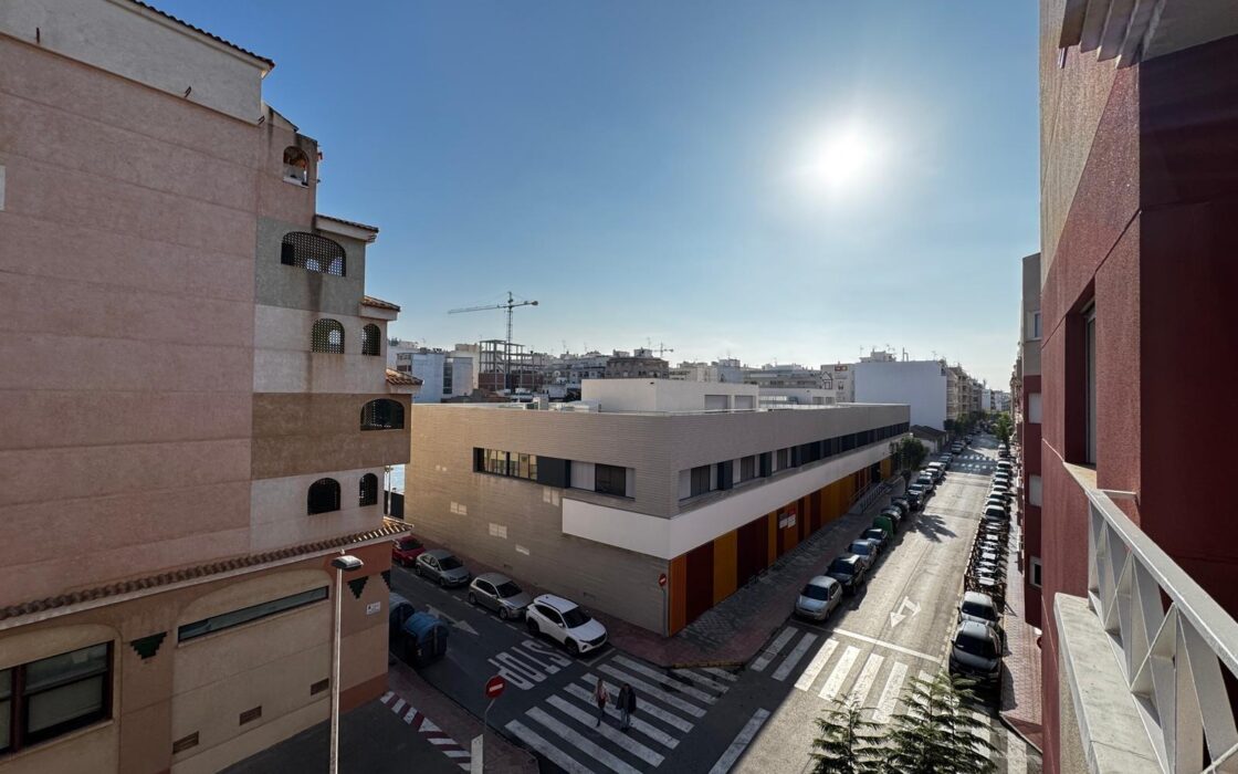 Апартаменты 70 кв.м в Торревьехе с бассейном у пляжа