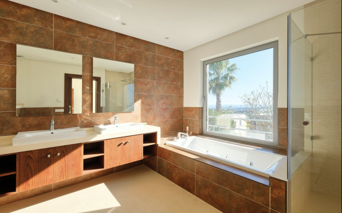 Вілла з 4 спальнями в Малазі, тераса 289 кв.м, біля моря