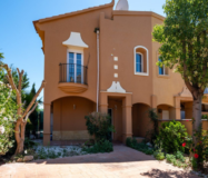 Просторный таунхаус с видом на море в Ривьера дель Соль 161 кв.м