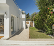 Готель біля моря в Сан-Педро-де-Алькантара з терасою 96 кв.м