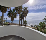 Квартира на Коста-дель-Соль с террасой 65 кв.м у моря