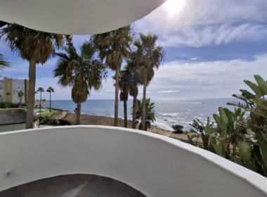 Квартира на Коста-дель-Соль с террасой 65 кв.м у моря