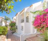 Очаровательный таунхаус с террасой в Эстепоне 116 кв.м