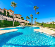 Просторий будинок з 5 спальнями в затишному районі 331 кв.м.