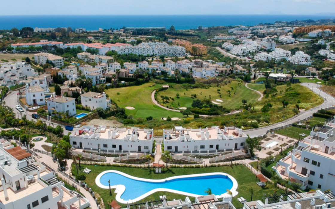 Простора квартира в Естепоні, 117 кв.м, з терасою