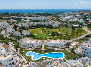 Простора квартира в Естепоні, 117 кв.м, з терасою