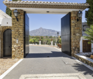 Таунхаус с 4 спальнями и террасой в районе Малаги 255 кв.м