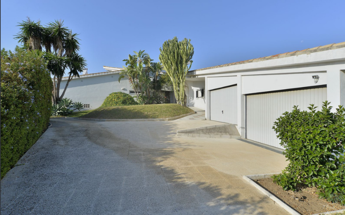 Эксклюзивная вилла 747 кв.м с террасой в Малаге