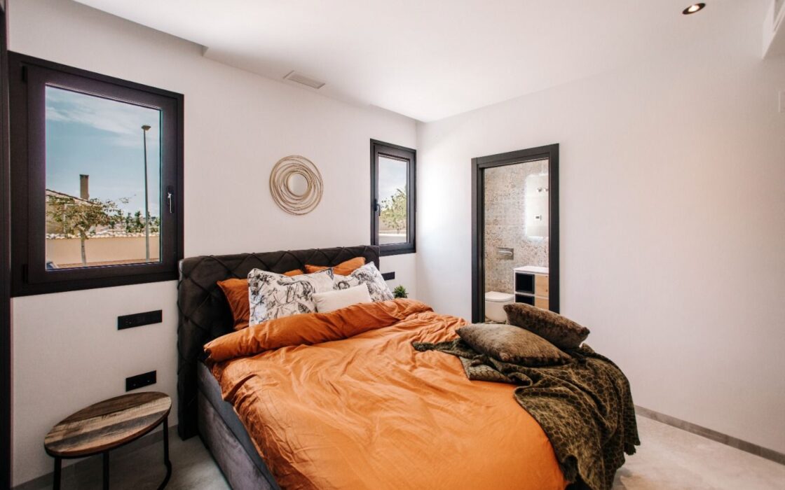 Дизайнерская квартира с террасой в Сьюдад-Кесада 80 кв.м