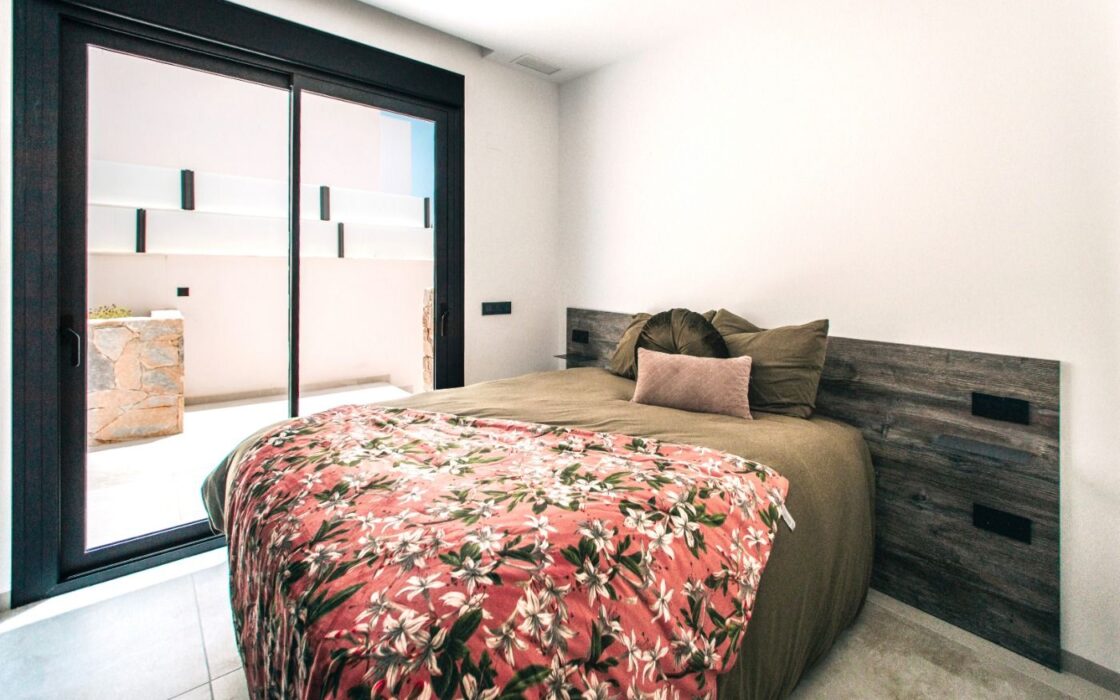 Дизайнерская квартира с террасой в Сьюдад-Кесада 80 кв.м