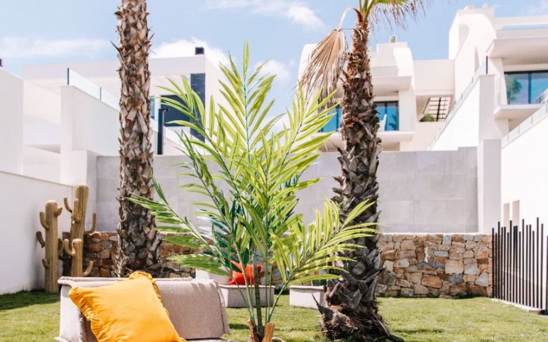 Дизайнерская квартира с террасой в Сьюдад-Кесада 80 кв.м