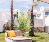 Дизайнерская квартира с террасой в Сьюдад-Кесада 80 кв.м