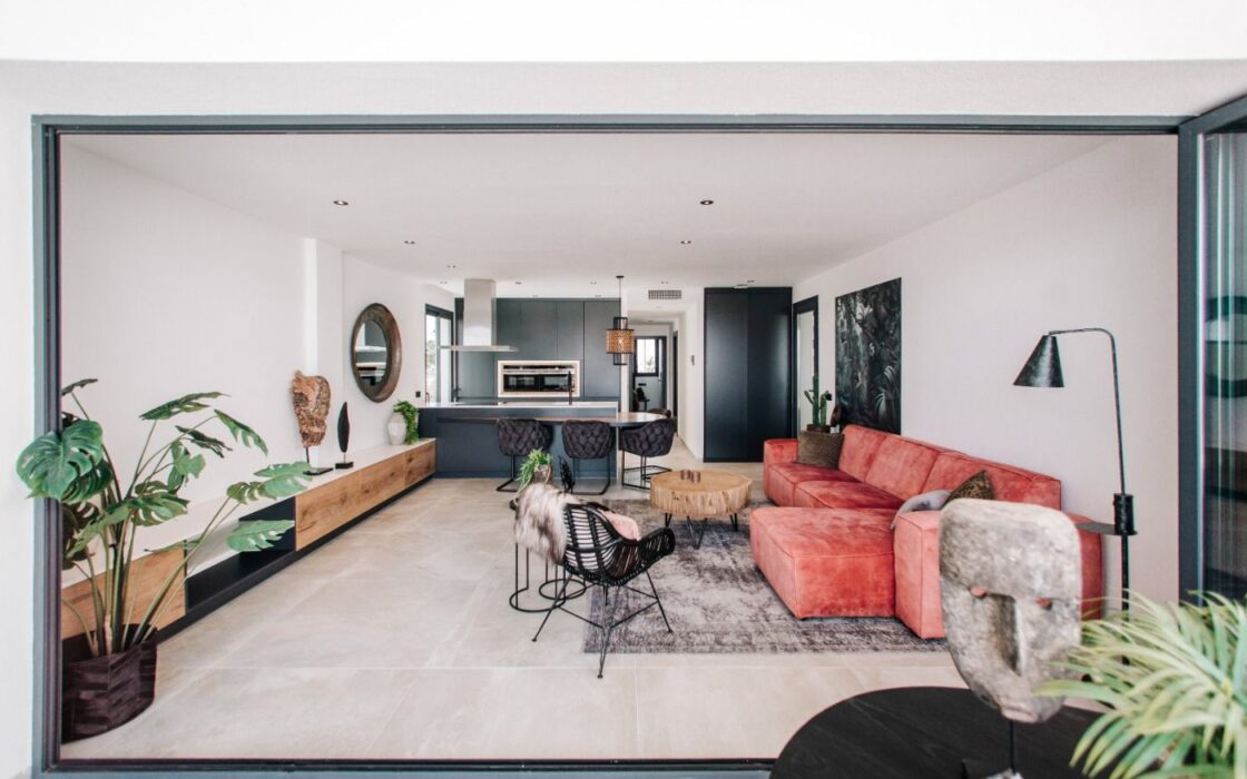 Дизайнерская квартира с террасой в Сьюдад-Кесада 80 кв.м