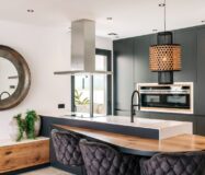 Дизайнерская квартира с террасой в Сьюдад-Кесада 80 кв.м