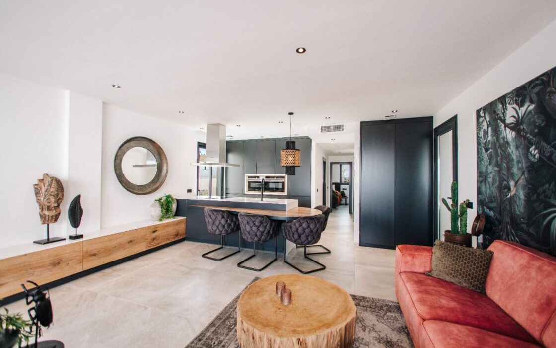 Дизайнерская квартира с террасой в Сьюдад-Кесада 80 кв.м