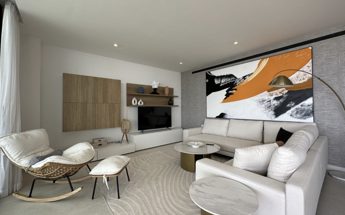 Современные апартаменты с террасой в Бенальмадене 110 кв.м