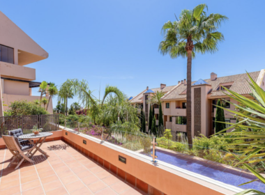 Квартира с террасой 131 кв.м в Калахонде у моря