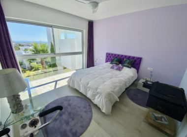 Большая угловая квартира с террасой в Эстепоне 130 кв.м.