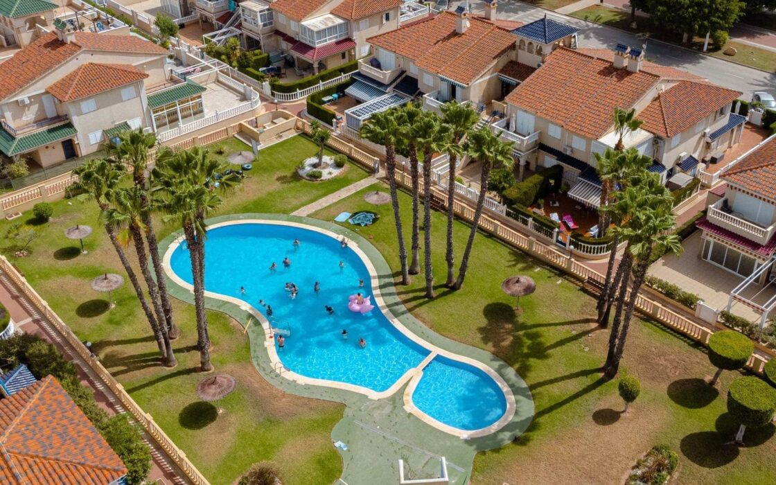 Апартаменти в Ориуэла Коста 52 кв.м у моря з терасою