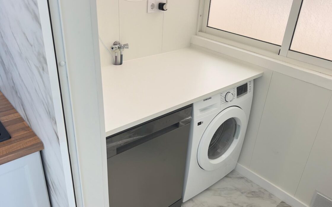 Апартаменти в Ориуэла Коста 52 кв.м у моря з терасою