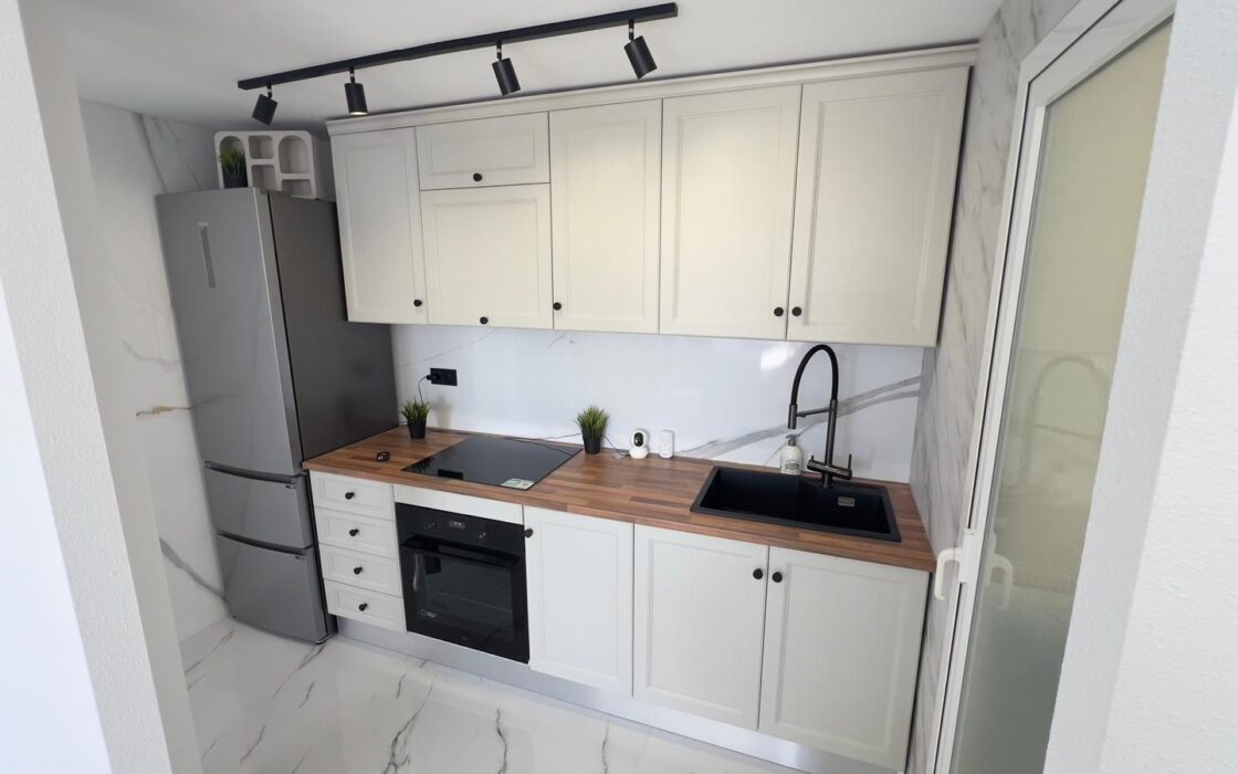 Апартаменти в Ориуэла Коста 52 кв.м у моря з терасою