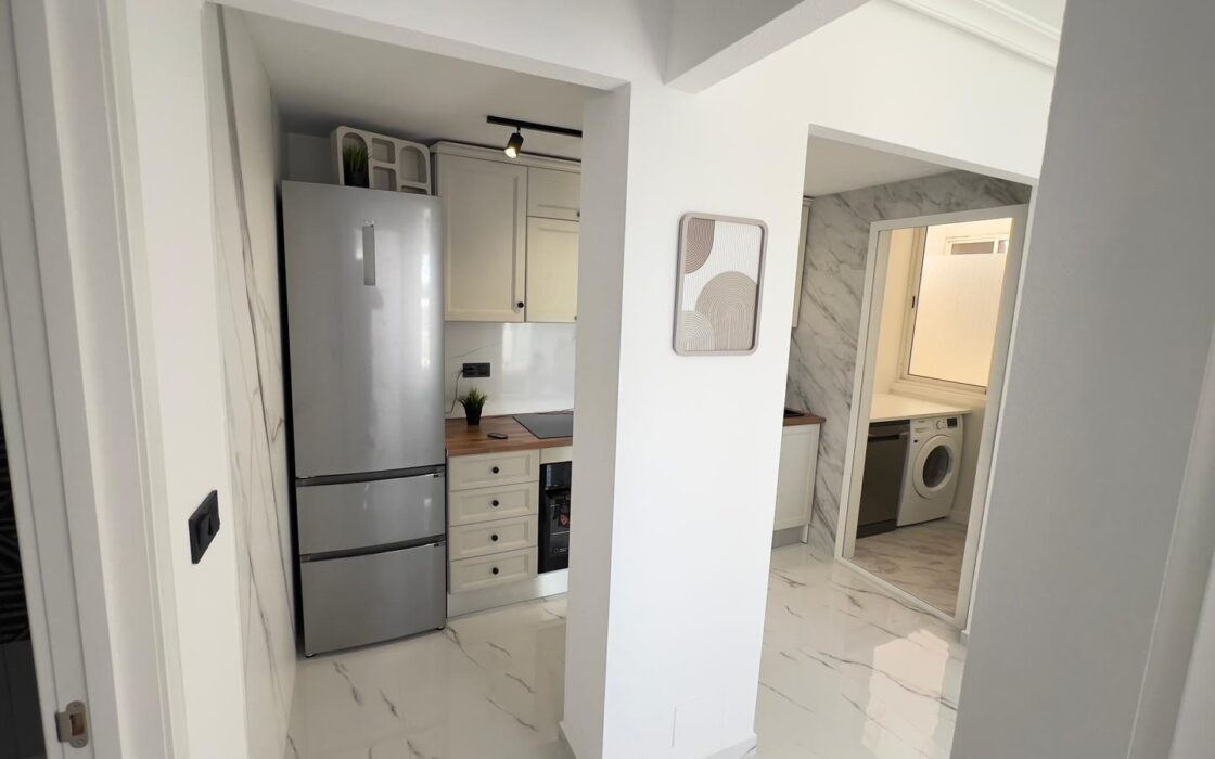 Апартаменти в Ориуэла Коста 52 кв.м у моря з терасою