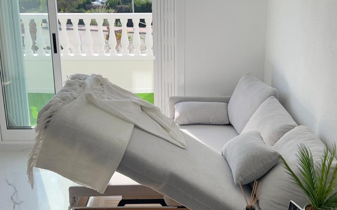 Апартаменти в Ориуэла Коста 52 кв.м у моря з терасою