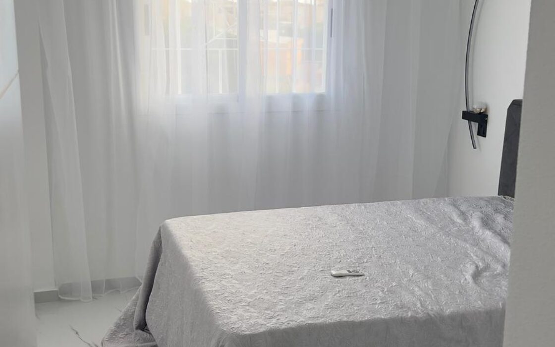 Апартаменти в Ориуэла Коста 52 кв.м у моря з терасою