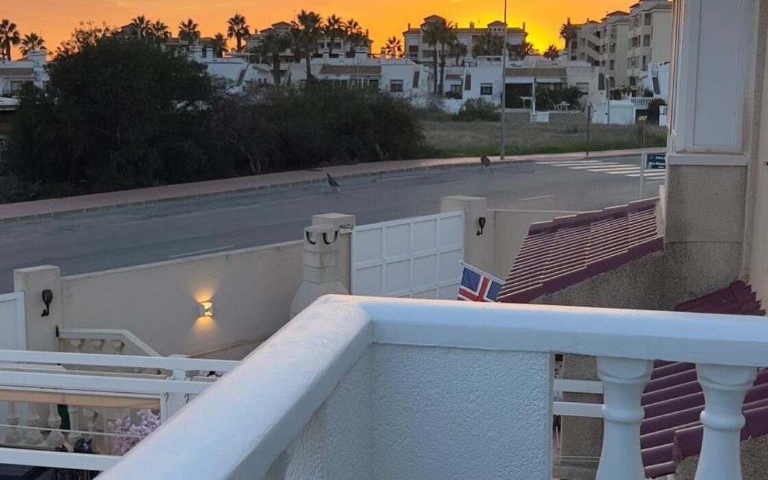 Апартаменти в Ориуэла Коста 52 кв.м у моря з терасою