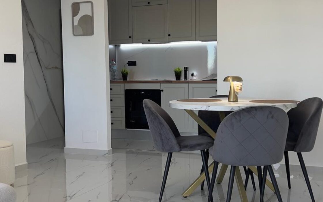 Апартаменти в Ориуэла Коста 52 кв.м у моря з терасою