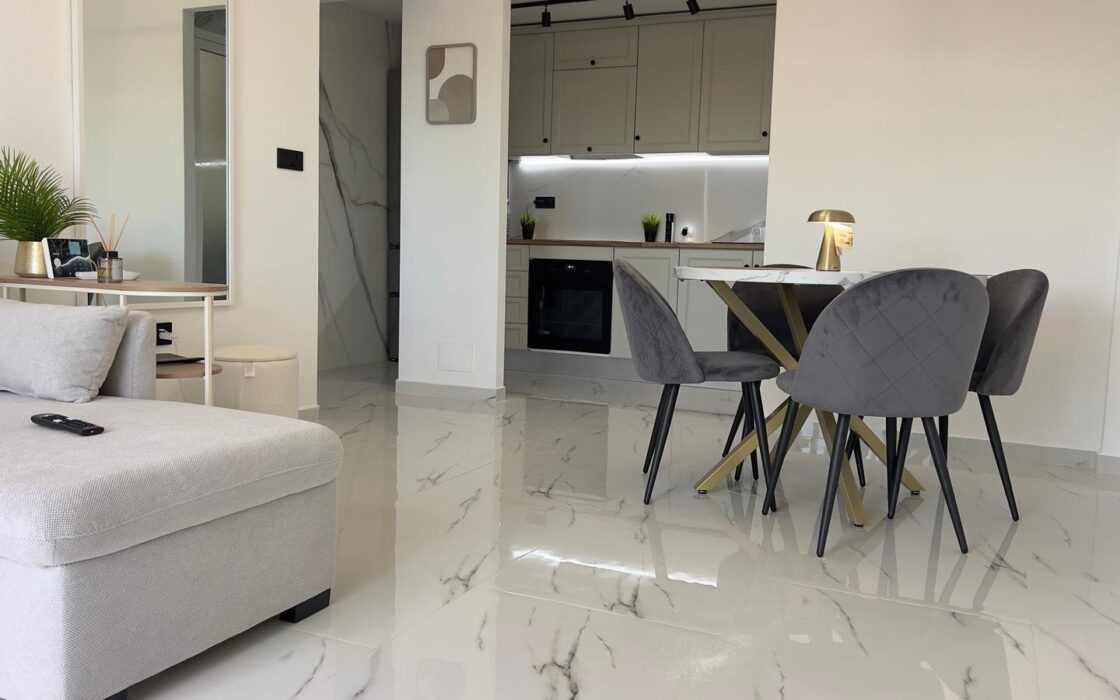 Апартаменти в Ориуэла Коста 52 кв.м у моря з терасою