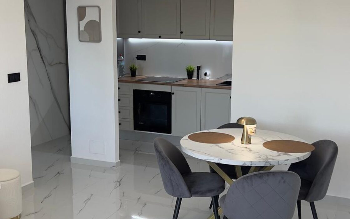 Апартаменти в Ориуэла Коста 52 кв.м у моря з терасою