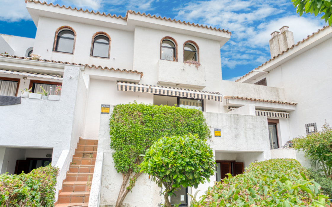 Дом у моря в Estepona, 245 кв.м, большая терраса