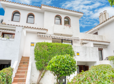 Дом у моря в Estepona, 245 кв.м, большая терраса