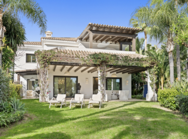 Вилла в Lomas De Magna 555 кв.м с террасой и видом на море