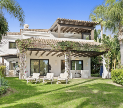 Вілла в Lomas De Magna 555 кв.м з терасою та видом на море