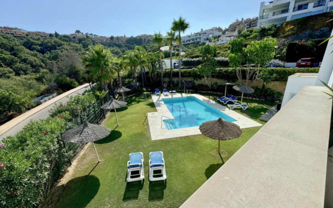 Элегантные 3-комнатные апартаменты с панорамным видом в Ла Майрене 105 кв.м