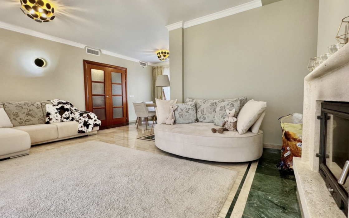 Просторный дом с террасой в Михас Коста, 217 кв.м, 3 спальни