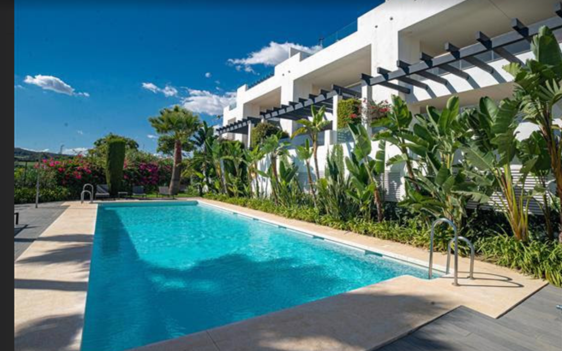 Квартира з 2 спальнями на першому поверсі в Оланьї 130 кв.м з терасою