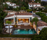 Вилла в Нуэва Андалусия 365 кв.м с террасой у моря