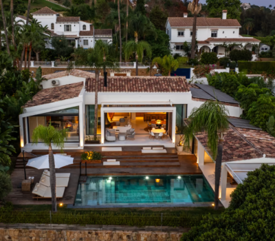 Вілла в Нуэва Андалусія 365 кв.м з терасою біля моря