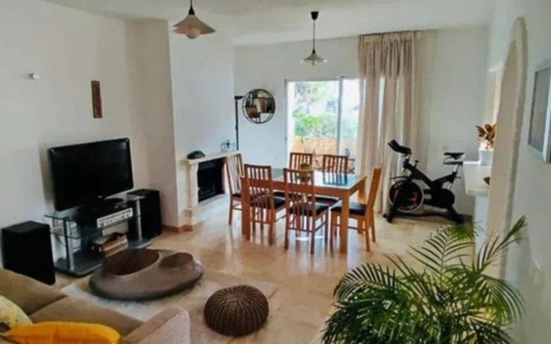 Просторная квартира с террасой в Нуэва Андалусия, 100 кв.м.