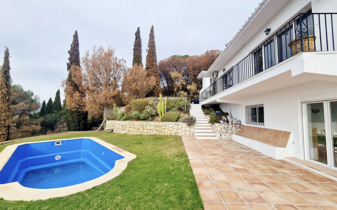 Вилла в Михасе с 5 спальнями и видом на море 338 кв.м