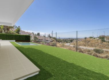 Роскошная вилла с террасой в Михас Коста 178 кв.м