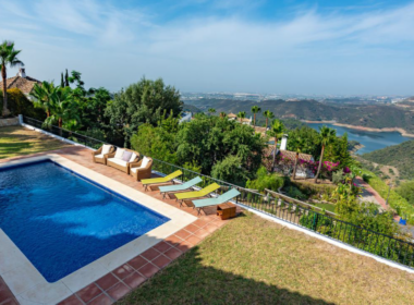 Вилла 413 кв.м с панорамным видом на море в Андалусии