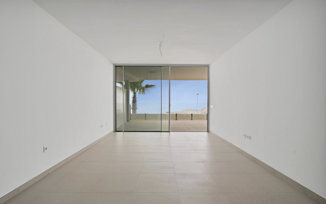 Новая угловая квартира с тремя спальнями в Бенальмадене 168 кв.м