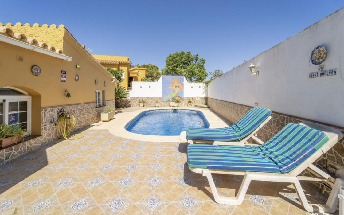 Просторная вилла с 3 спальнями в Эль-Фаро у моря 132 кв.м