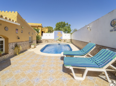 Просторная вилла с 3 спальнями в Эль-Фаро у моря 132 кв.м