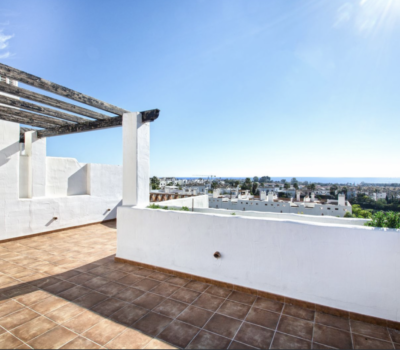 Двоповерховий пентхаус з панорамним видом в Естепоні 110 кв.м