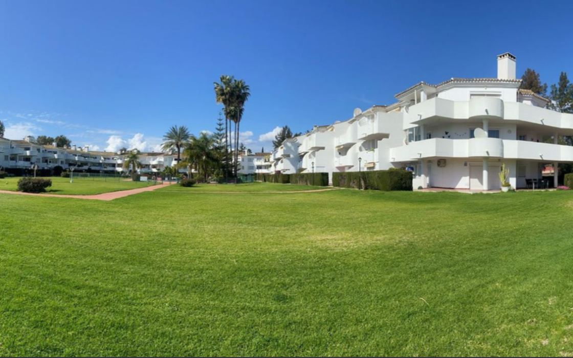 Квартира 119 кв.м с террасой в Михас Гольф у моря